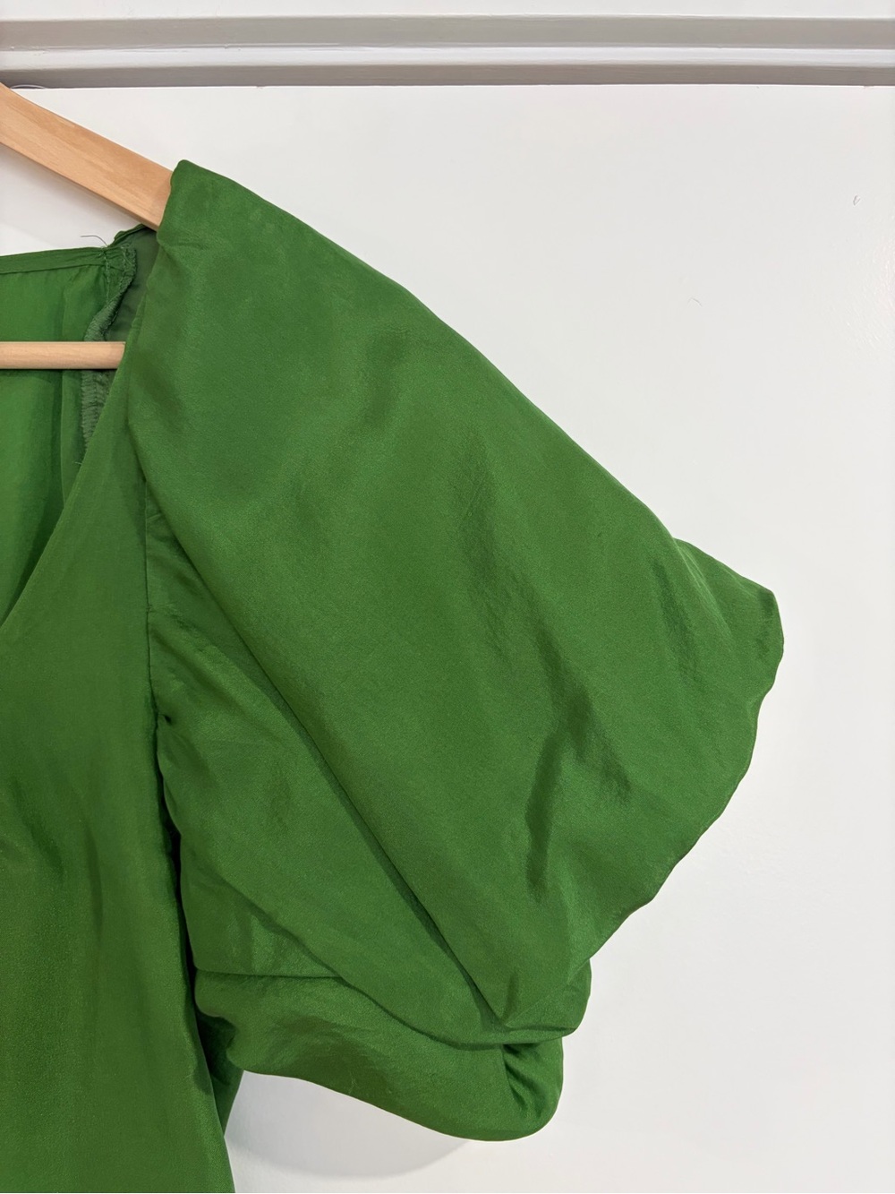 GLAM VINTAGE SOUL Green Puff Sleeve Women's Top, size S. - Picture 4 of 9